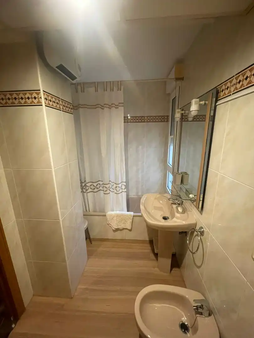 Piso de alquiler en Avenida Constitución, 3, Oeste Baño de Piso de alquiler en Mérida con Aire acondicionado, Calefacción y Trastero