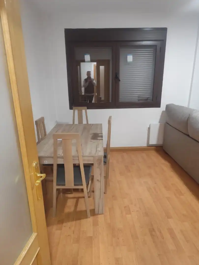 Menjador de Pis de lloguer en Huecas amb Calefacció, Parquet i Traster