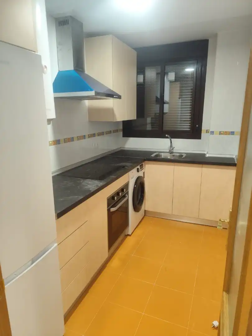 Cuina de Pis de lloguer en Huecas amb Calefacció, Parquet i Traster