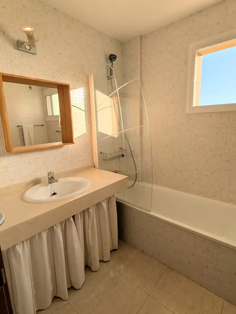 Flat for sale in Carrer de Magallanes, 21, Vista Alegre Bathroom of Flat for sale in Castelldefels with Air Conditioner and Terrace