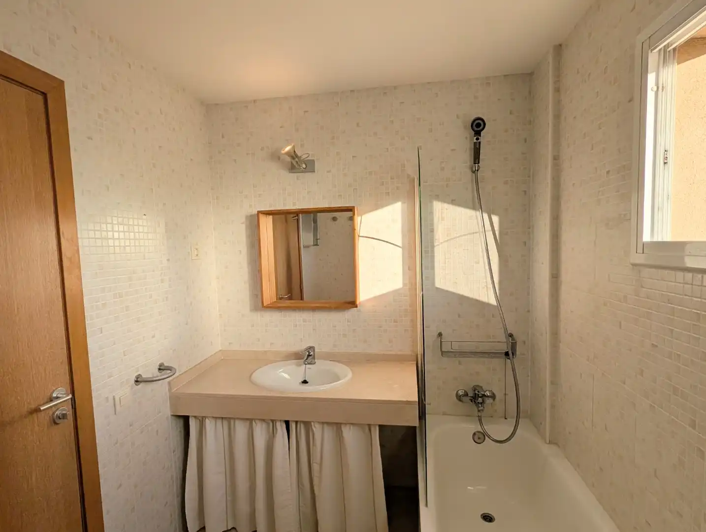 Flat for sale in Carrer de Magallanes, 21, Vista Alegre Bathroom of Flat for sale in Castelldefels with Air Conditioner and Terrace