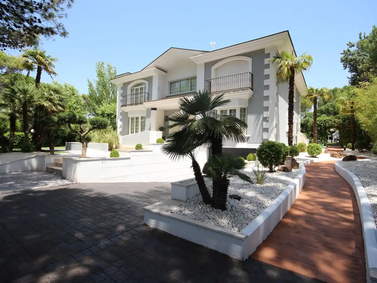 Exterior view of Houses for sale in Boadilla del Monte  with Air Conditioner, Terrace and Swimming Pool