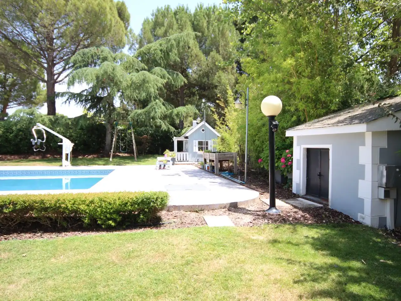 Swimming pool of Houses for sale in Boadilla del Monte  with Air Conditioner, Terrace and Swimming Pool