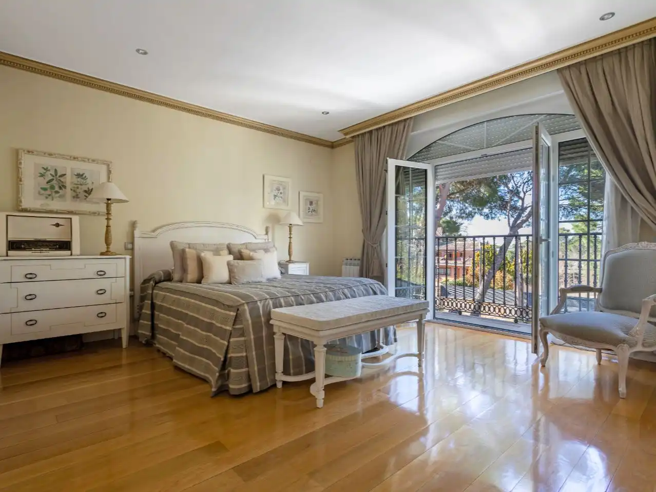 Bedroom of Houses for sale in Boadilla del Monte  with Air Conditioner, Terrace and Swimming Pool
