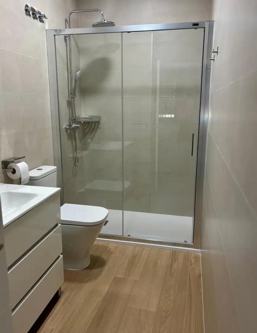 Baño de Apartamento de alquiler en Alcalá de Guadaira con Aire acondicionado, Calefacción y Amueblado