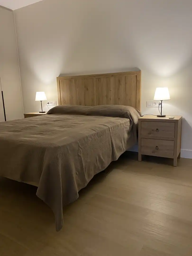 Habitación de Apartamento de alquiler en Alcalá de Guadaira con Aire acondicionado, Calefacción y Amueblado