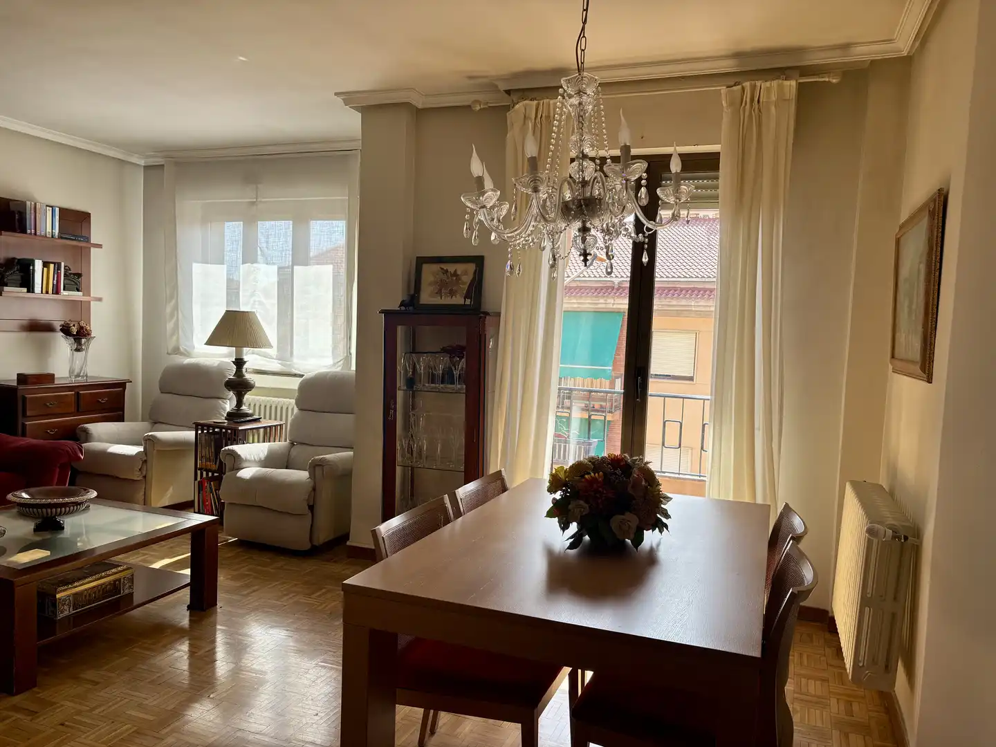 Piso de alquiler en Calle Gobernador Fernández Jiménez, 20, Centro Comedor de Piso de alquiler en Segovia con Calefacción, Parquet y Amueblado