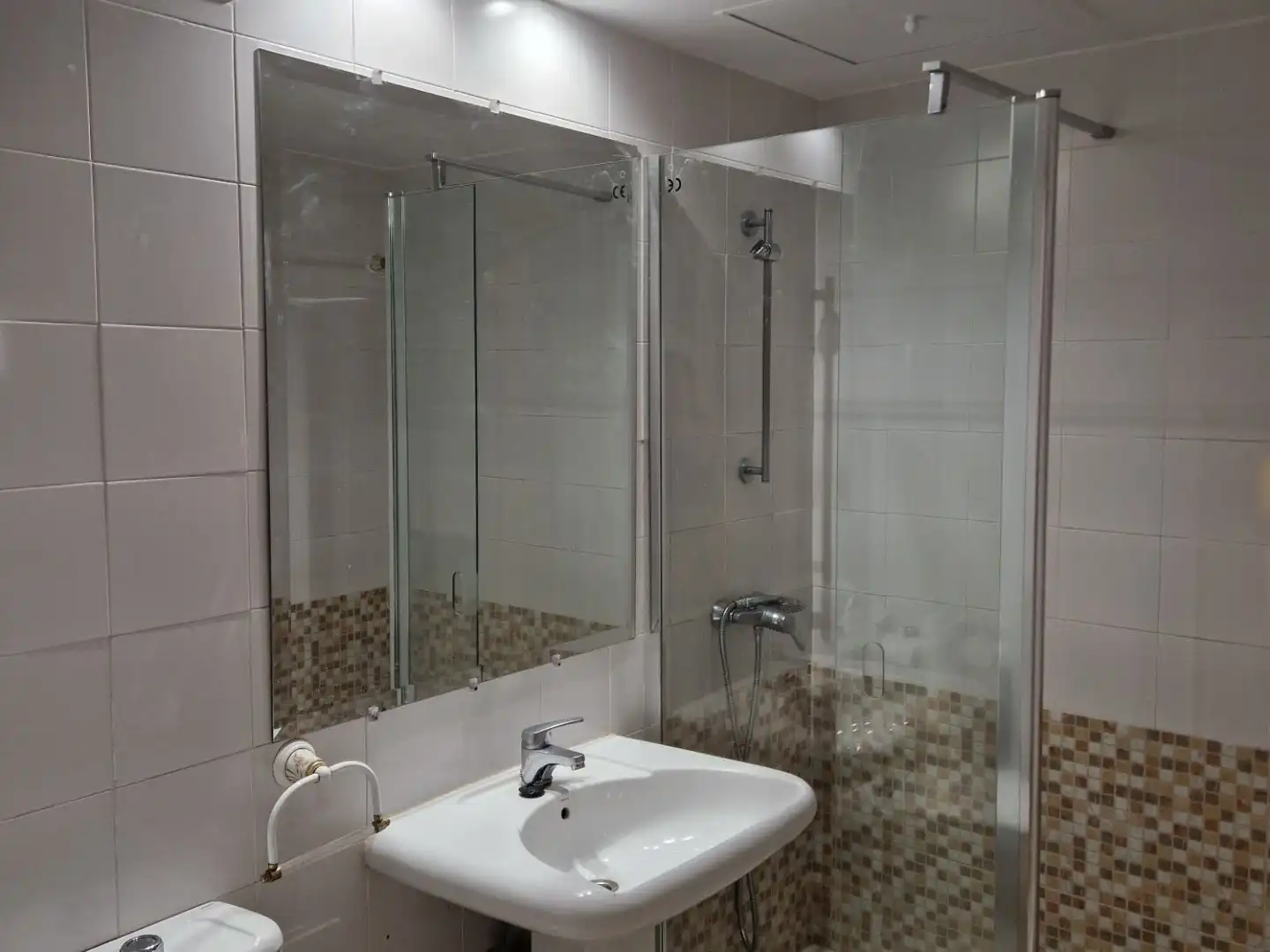 Baño de Piso de alquiler en Madrid con Aire acondicionado, Calefacción y Jardín privado