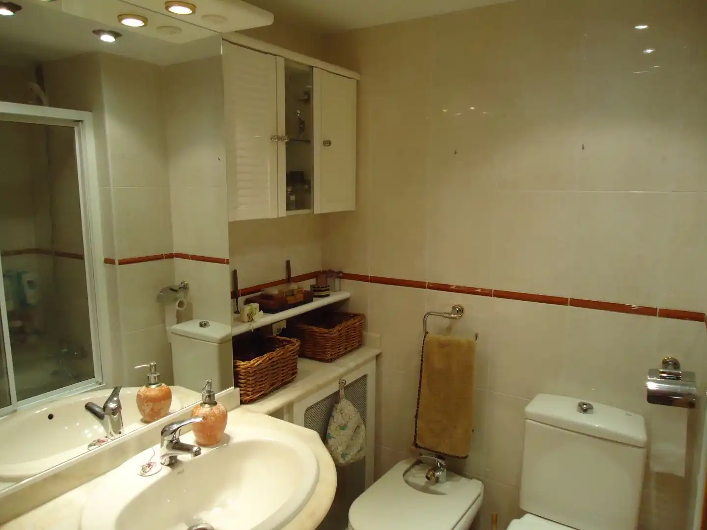 Bathroom of Flat for rent in  Madrid Capital  with Air Conditioner, Terrace and Swimming Pool