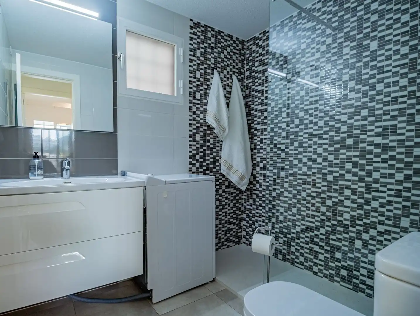 Bathroom of Flat for rent in L'Alfàs del Pi  with Air Conditioner, Heating and Private garden