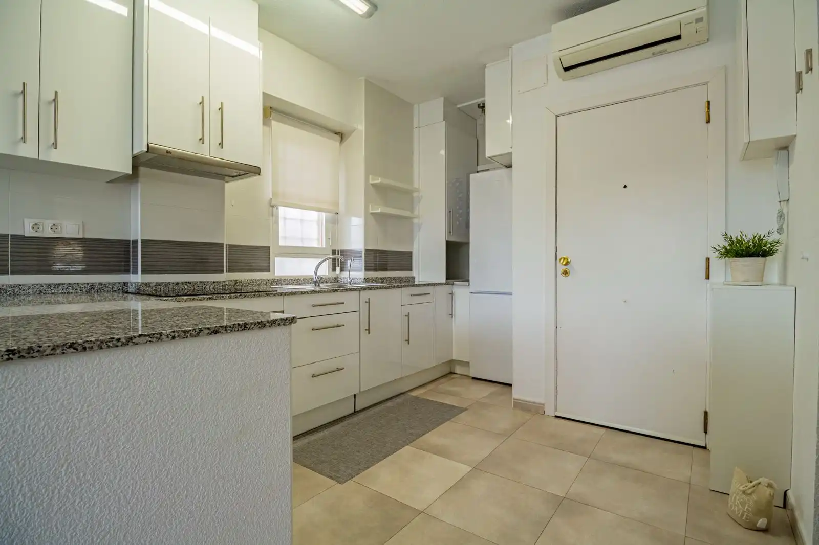 Kitchen of Flat for rent in L'Alfàs del Pi  with Air Conditioner, Heating and Private garden