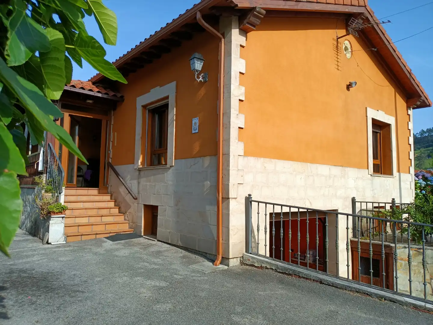 Casa o xalet en venda a Barrio San Benito, 13d, Parbayón Vista exterior de Casa o xalet en venda en Piélagos