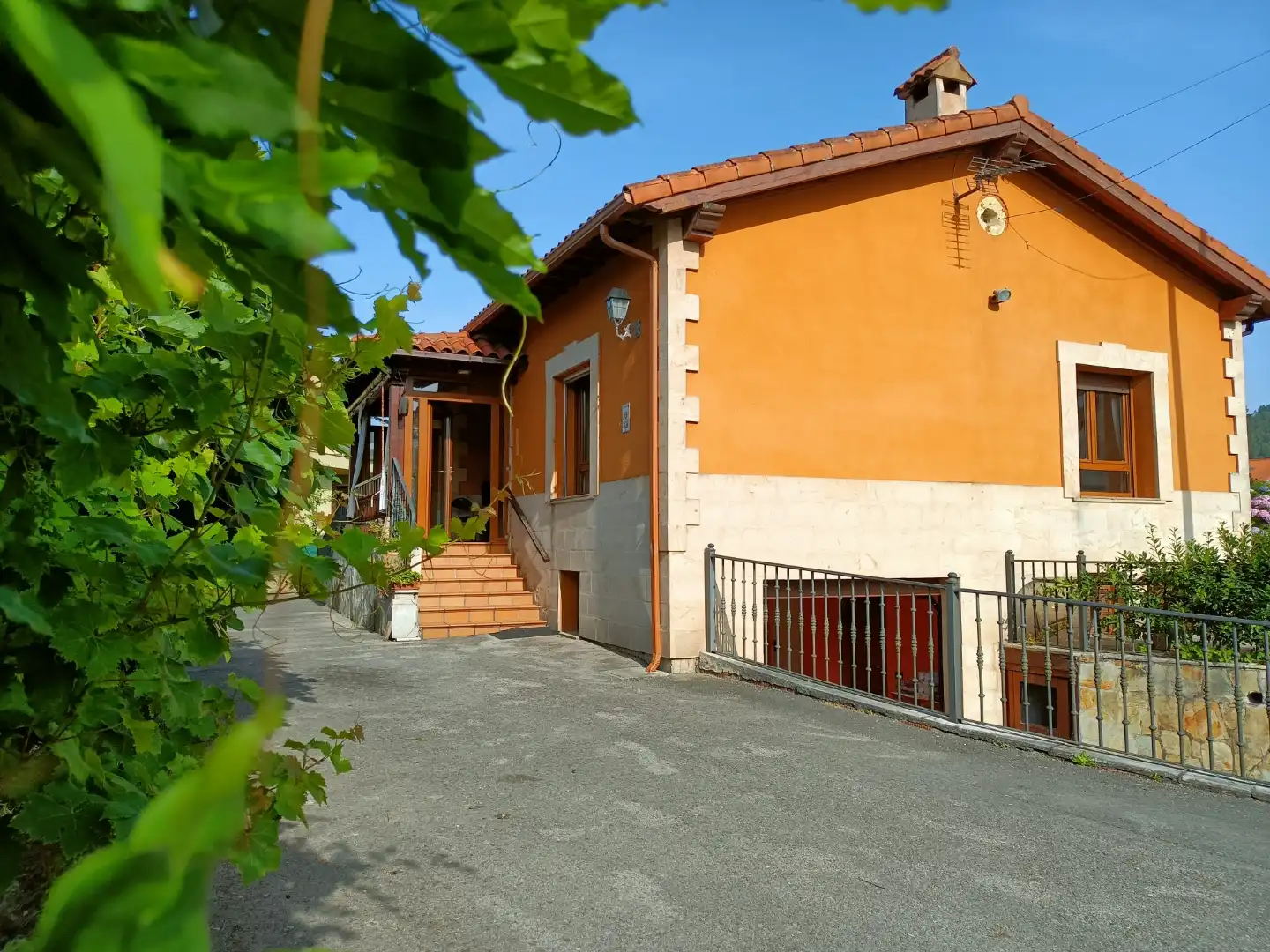 Casa o xalet en venda a Barrio San Benito, 13d, Parbayón Vista exterior de Casa o xalet en venda en Piélagos