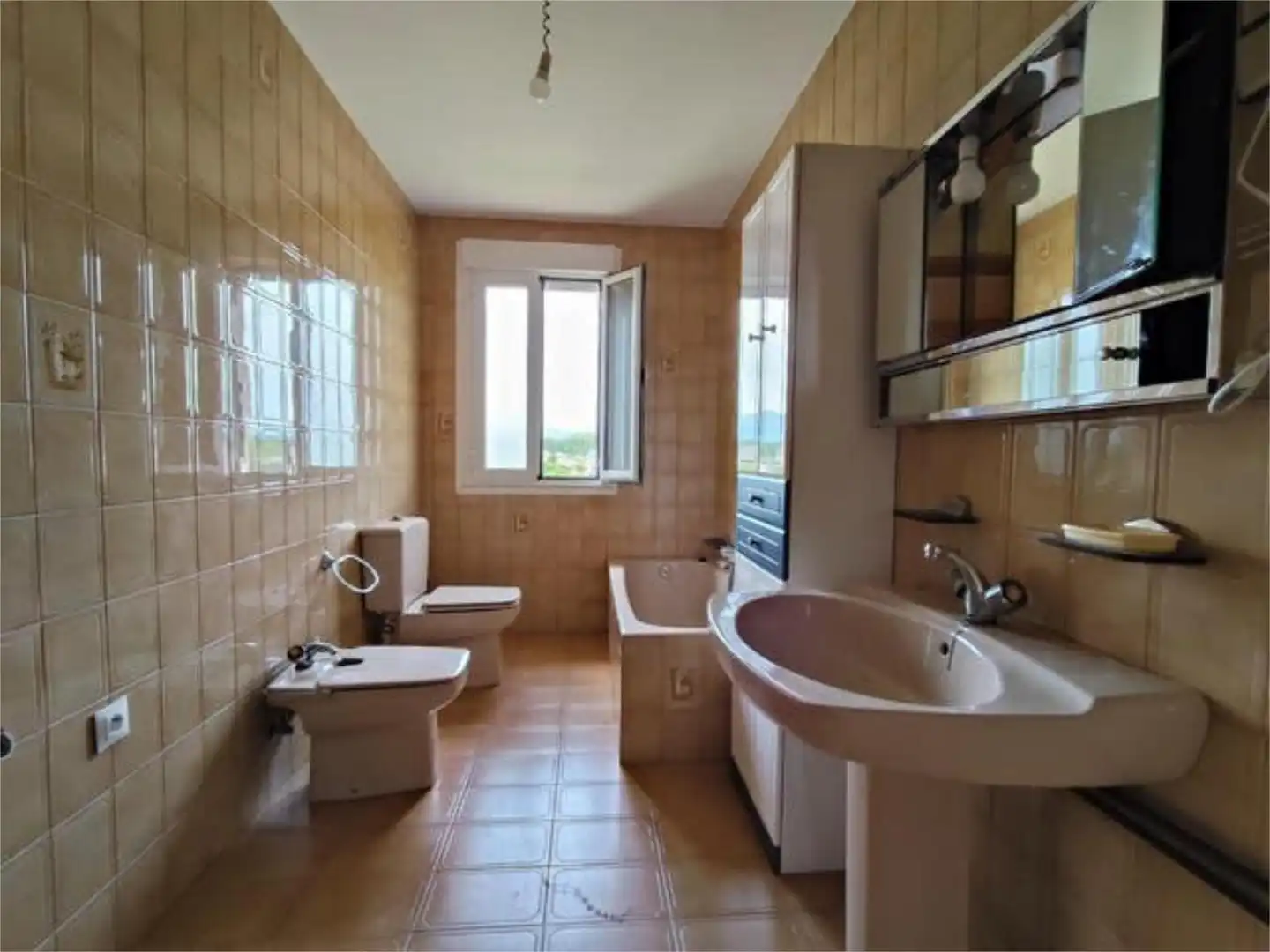 Baño de Casa adosada en venta en Camponaraya con Calefacción, Jardín privado y Terraza