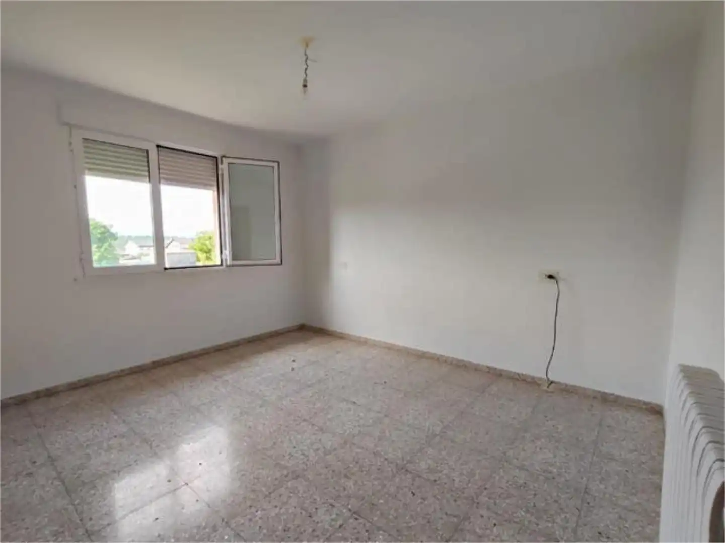 Habitación de Casa adosada en venta en Camponaraya con Calefacción, Jardín privado y Terraza
