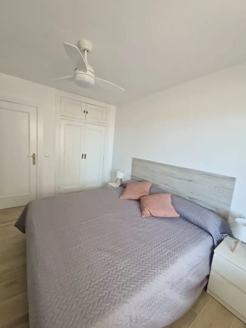 Apartament de lloguer a Avinguda Alacant, 13, Sant Antoni Dormitori de Apartament de lloguer en Cullera amb Calefacció, Parquet i Terrassa