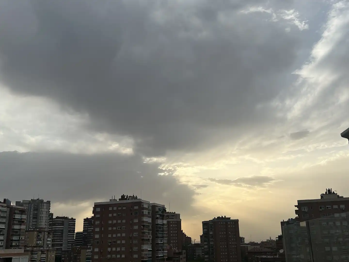 Vista exterior de Piso de alquiler en Madrid con Aire acondicionado, Calefacción y Jardín privado