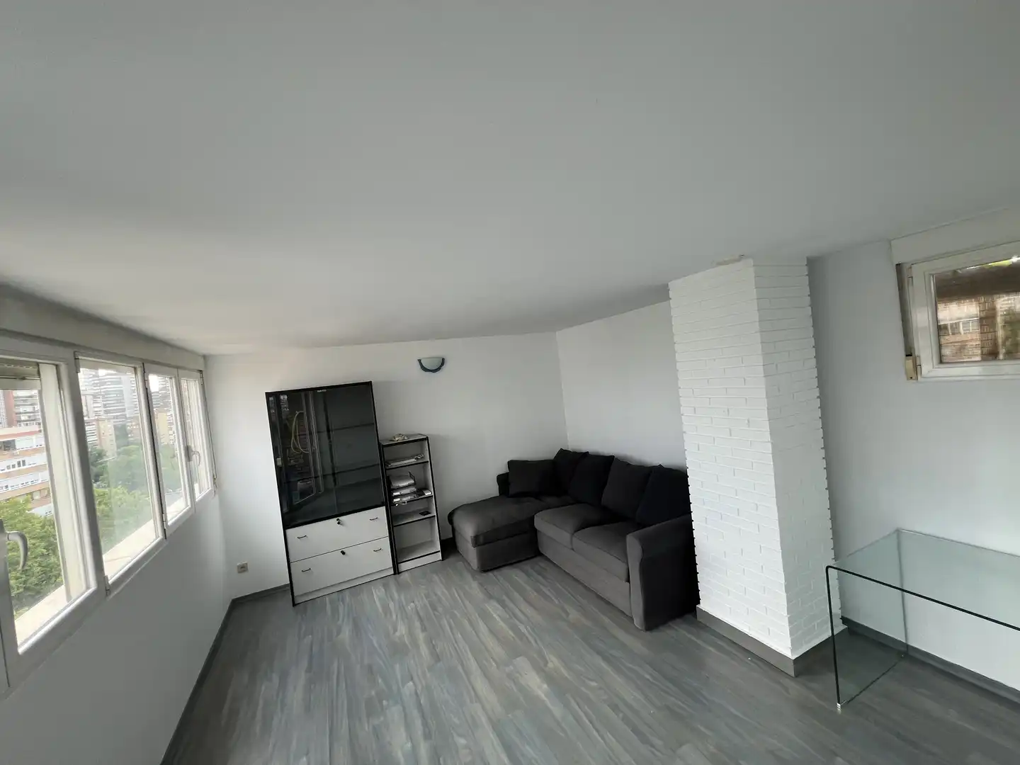 Sala de estar de Piso de alquiler en Madrid con Aire acondicionado, Calefacción y Jardín privado
