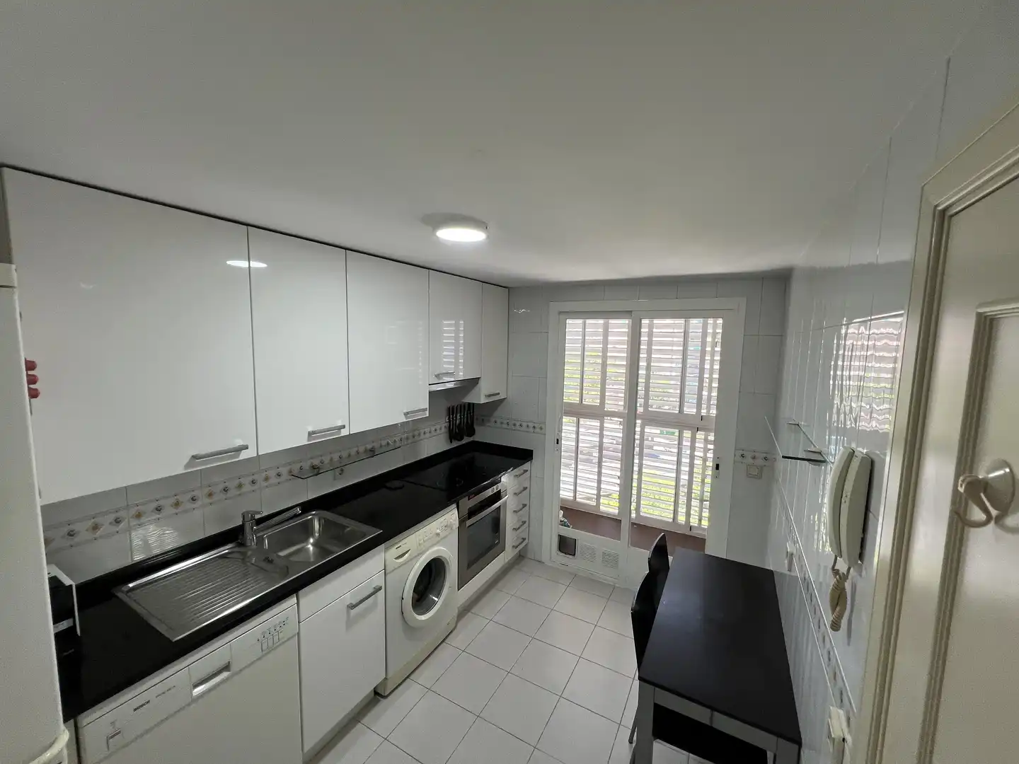 Cocina de Piso de alquiler en Madrid con Aire acondicionado, Calefacción y Jardín privado