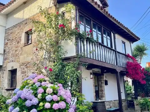 Außenansicht von Country house zum Verkauf in Ribadesella mit Privatgarten, Abstellraum und Möbliert