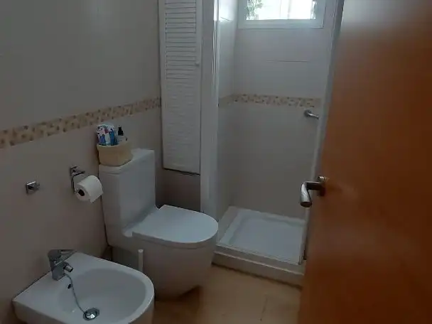 Bathroom of Flat for sale in Sevilla  with Air Conditioner, Heating and Furnished