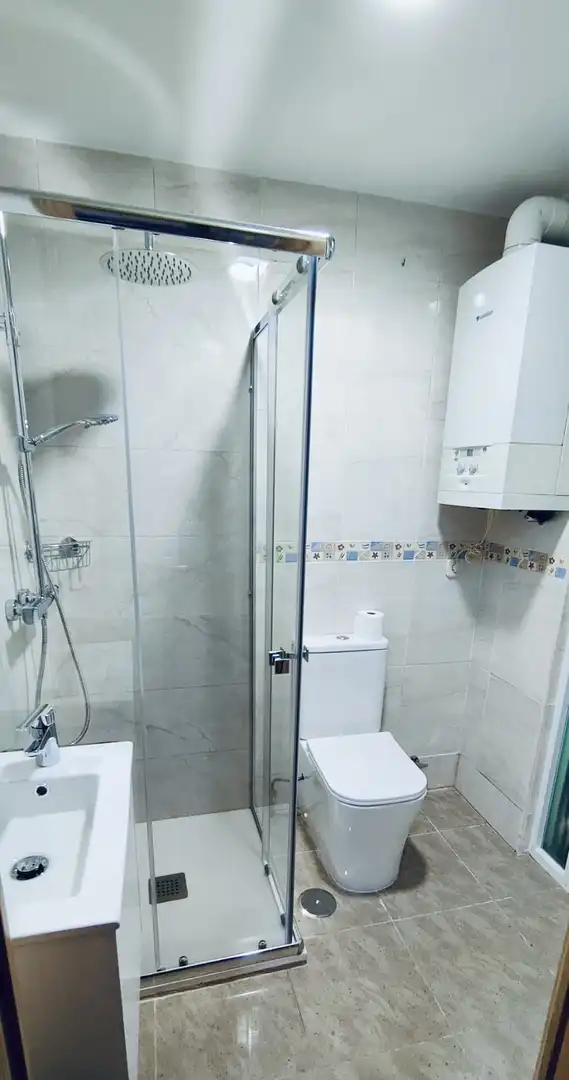 Room in Calle San Antón, 64, Villayuventus - Renfe Room in Calle San Antón, 64, Villayuventus - Renfe