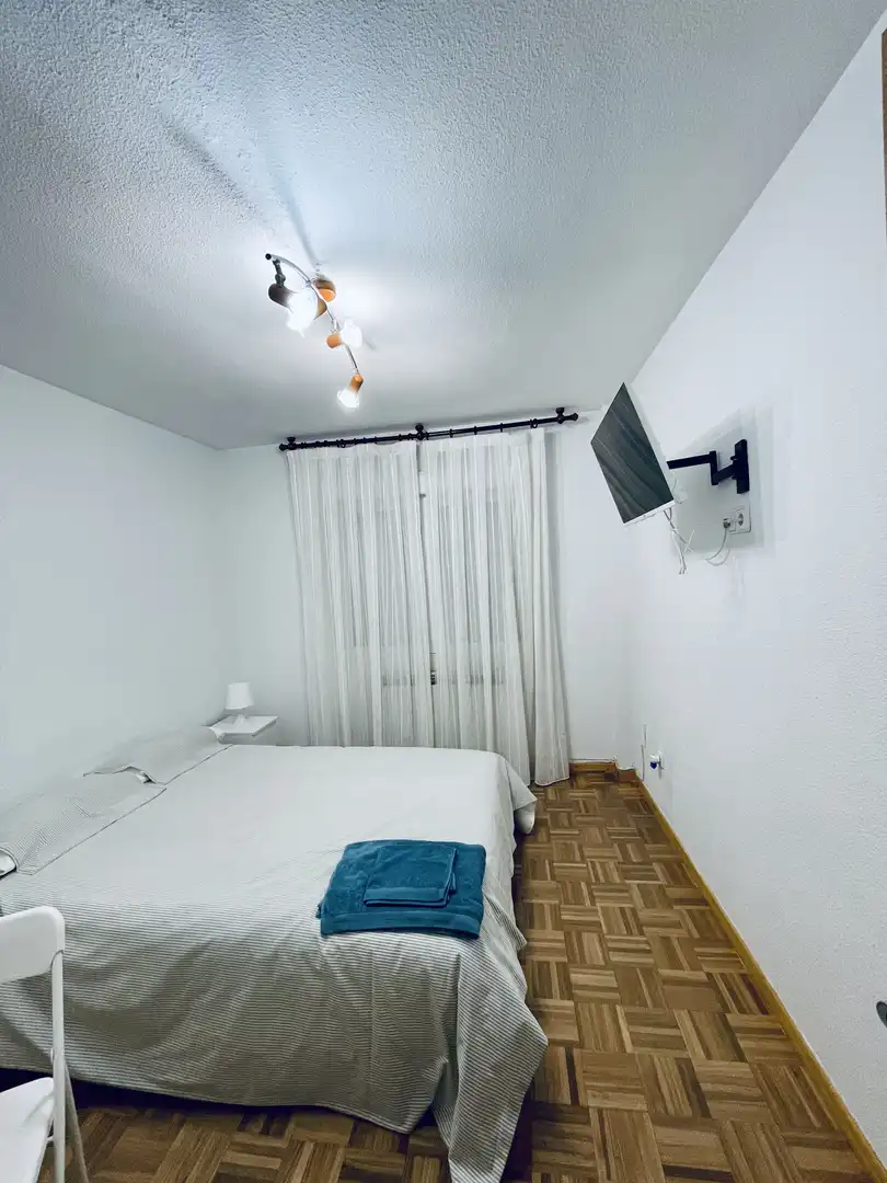 Room in Calle San Antón, 64, Villayuventus - Renfe Room in Calle San Antón, 64, Villayuventus - Renfe