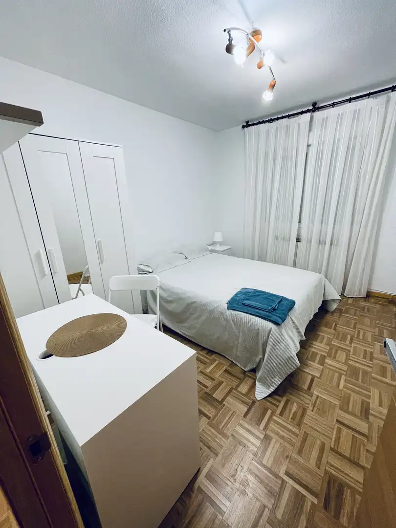Room in Calle San Antón, 64, Villayuventus - Renfe Room in Calle San Antón, 64, Villayuventus - Renfe
