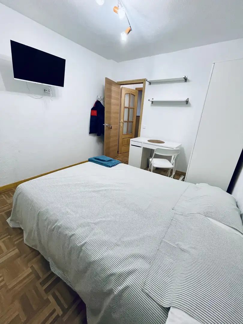 Room in Calle San Antón, 64, Villayuventus - Renfe Room in Calle San Antón, 64, Villayuventus - Renfe