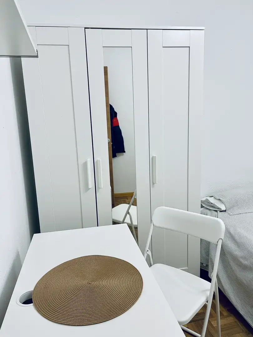 Room in Calle San Antón, 64, Villayuventus - Renfe Room in Calle San Antón, 64, Villayuventus - Renfe