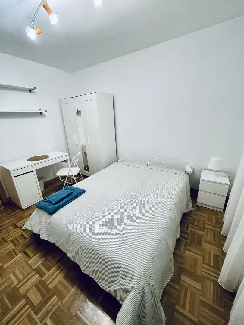 Room in Calle San Antón, 64, Villayuventus - Renfe Room in Calle San Antón, 64, Villayuventus - Renfe