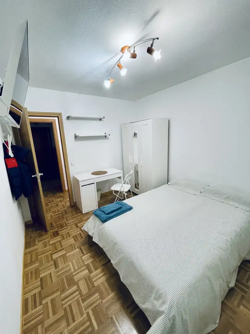 Room in Calle San Antón, 64, Villayuventus - Renfe Room in Calle San Antón, 64, Villayuventus - Renfe