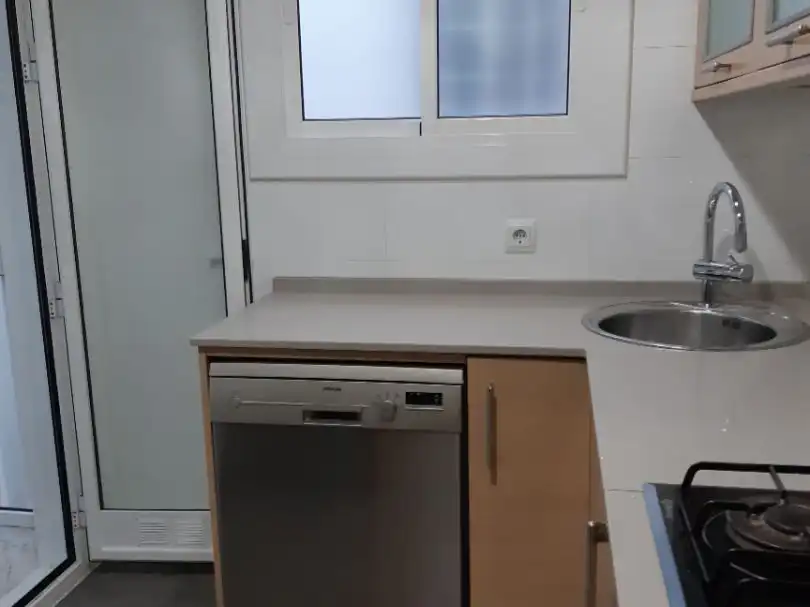 Cuina de Pis de lloguer en Barcelona amb Aire condicionat, Calefacció i Parquet