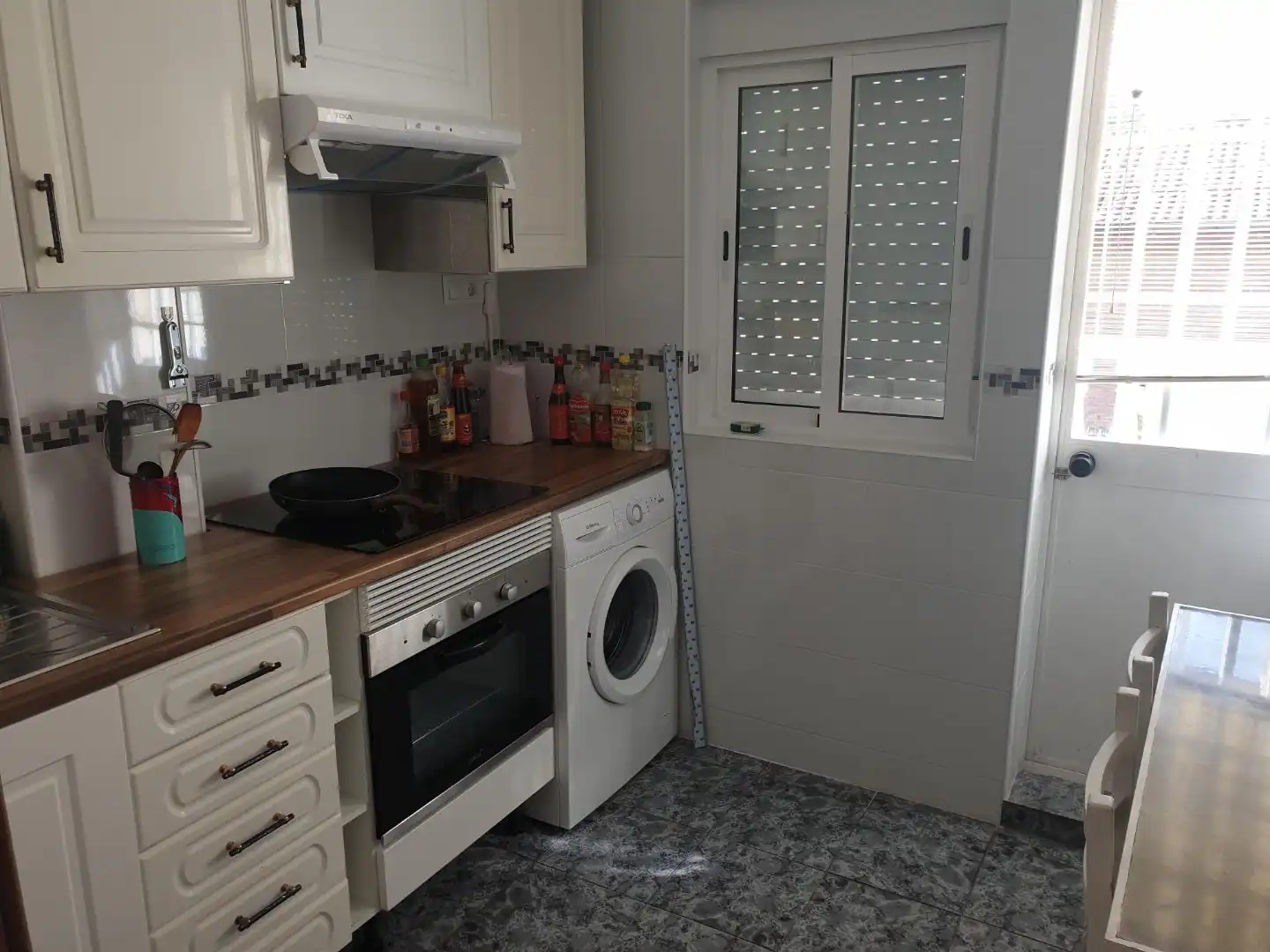 Kitchen of Flat for share in Madrid  with Air Conditioner, Heating and Storage room