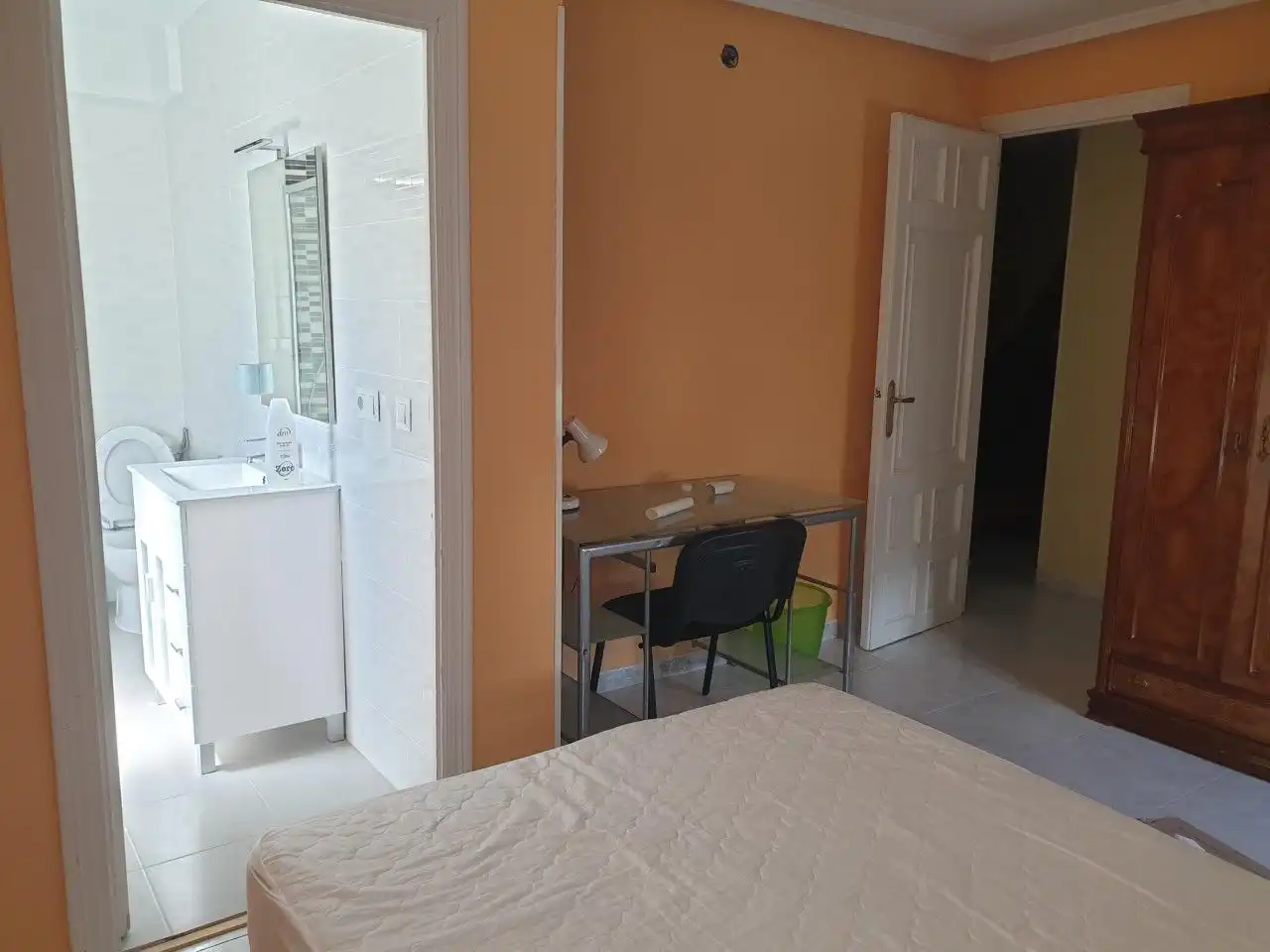 Bedroom of Flat for share in Madrid  with Air Conditioner, Heating and Storage room