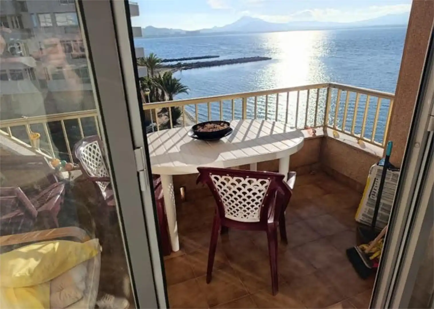 Wohnung zur Miete in Zona Galúa - Calnegre Terrasse von Wohnung zur Miete in La Manga del Mar Menor mit Privatgarten und Möbliert