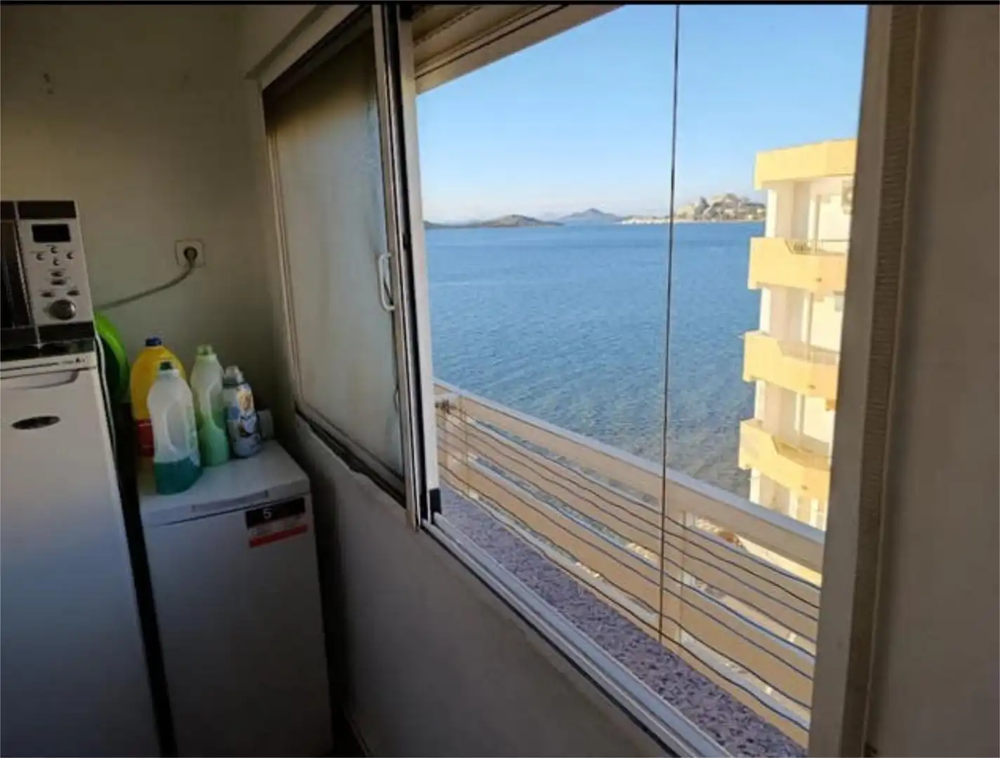 Wohnung zur Miete in Zona Galúa - Calnegre Terrasse von Wohnung zur Miete in La Manga del Mar Menor mit Privatgarten und Möbliert