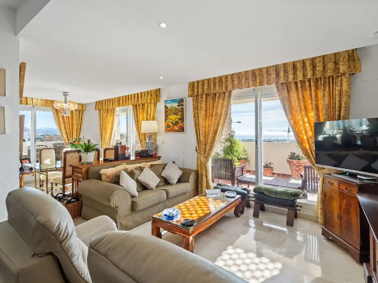 Living room of Attic for sale in Marbella  with Air Conditioner, Terrace and Swimming Pool