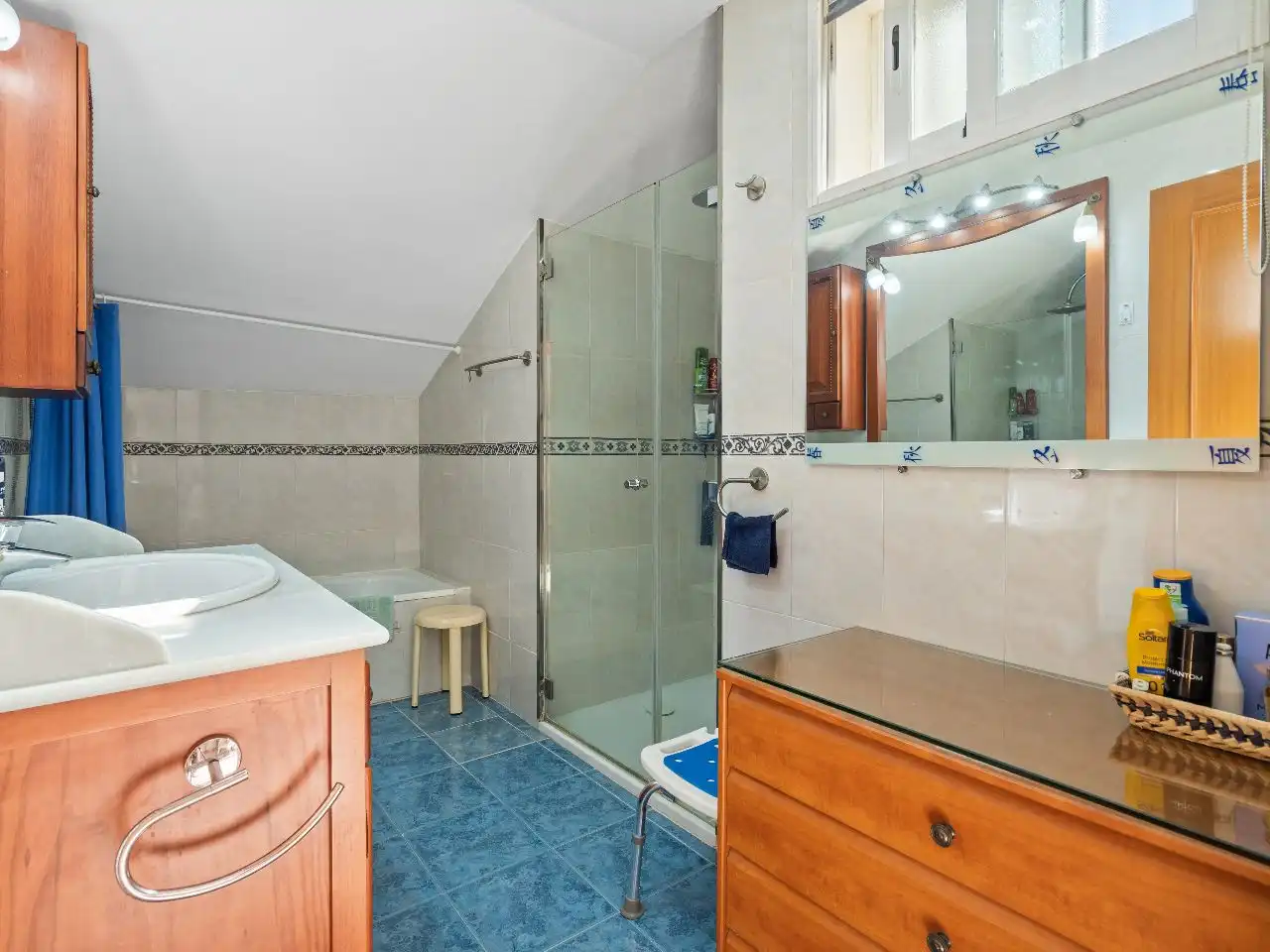 Bathroom of Attic for sale in Marbella  with Air Conditioner, Terrace and Swimming Pool