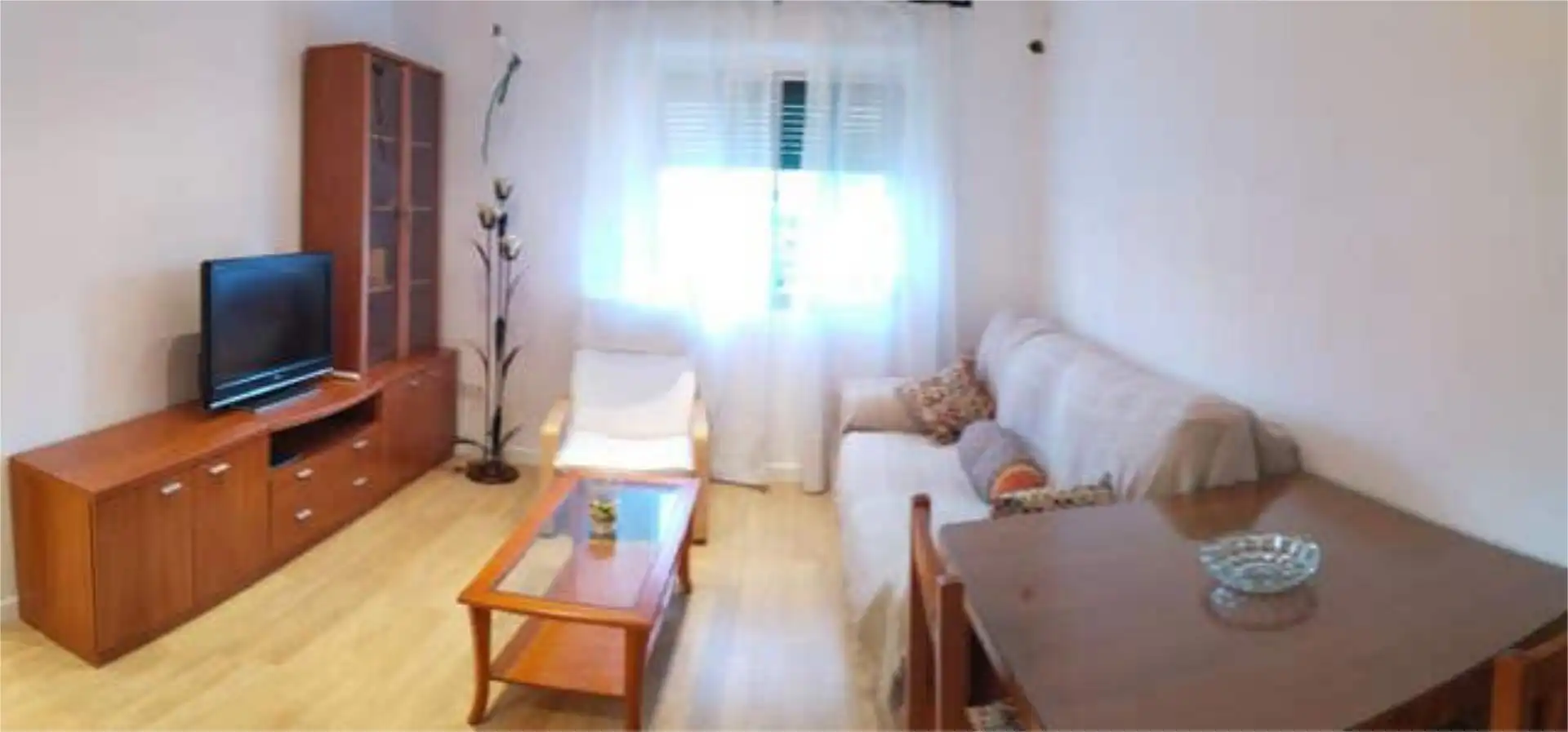 Piso de alquiler en El Retiro - La Vid Sala de estar de Piso de alquiler en Jerez de la Frontera con Calefacción y Amueblado