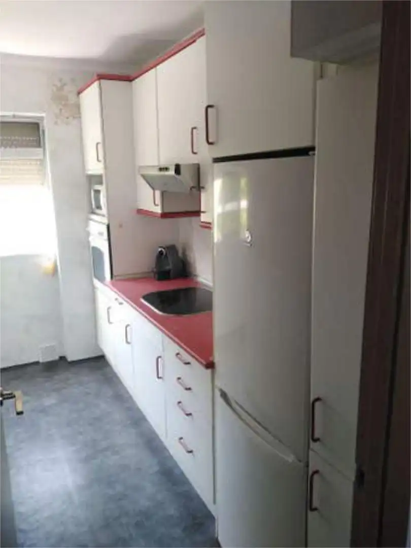 Piso de alquiler en El Retiro - La Vid Cocina de Piso de alquiler en Jerez de la Frontera con Calefacción y Amueblado