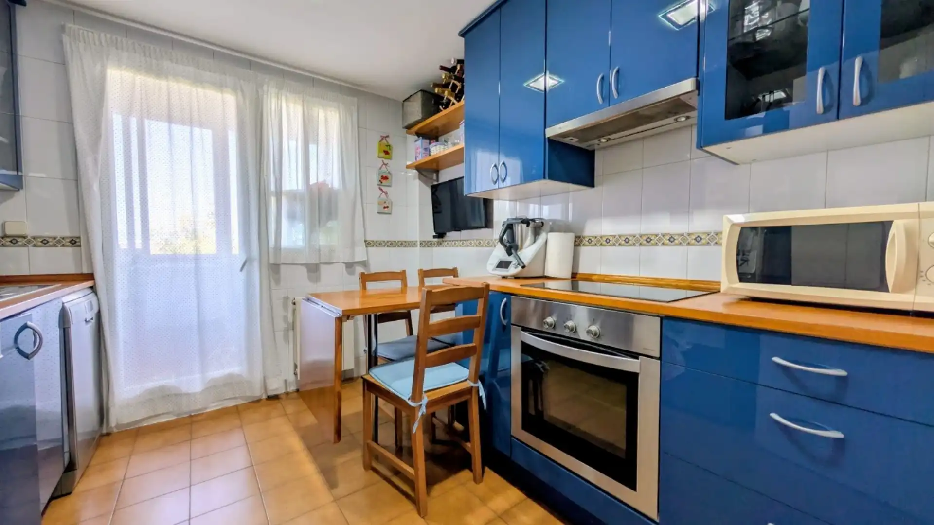 Flat for sale in Calle de la Hiedra, 182, El Soto de la Moraleja Kitchen of Flat for sale in La Moraleja with Air Conditioner and Swimming Pool