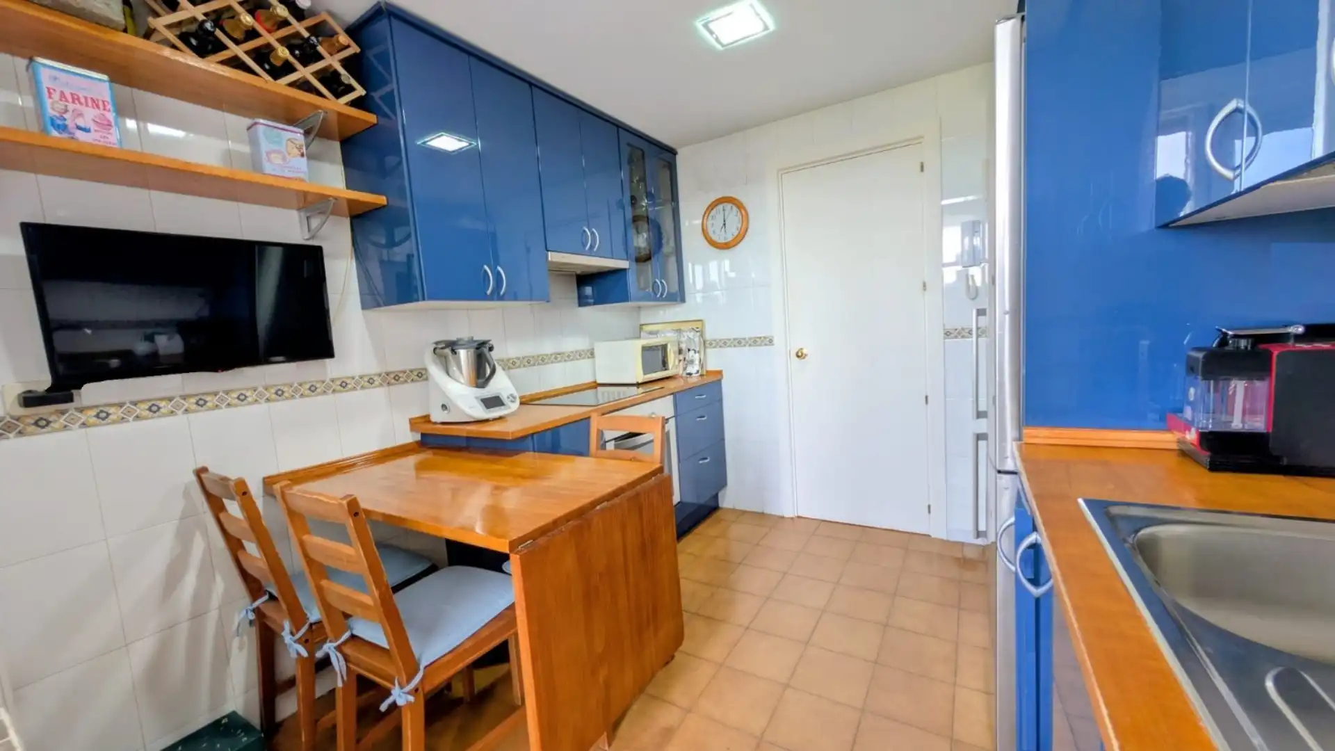 Flat for sale in Calle de la Hiedra, 182, El Soto de la Moraleja Kitchen of Flat for sale in La Moraleja with Air Conditioner and Swimming Pool