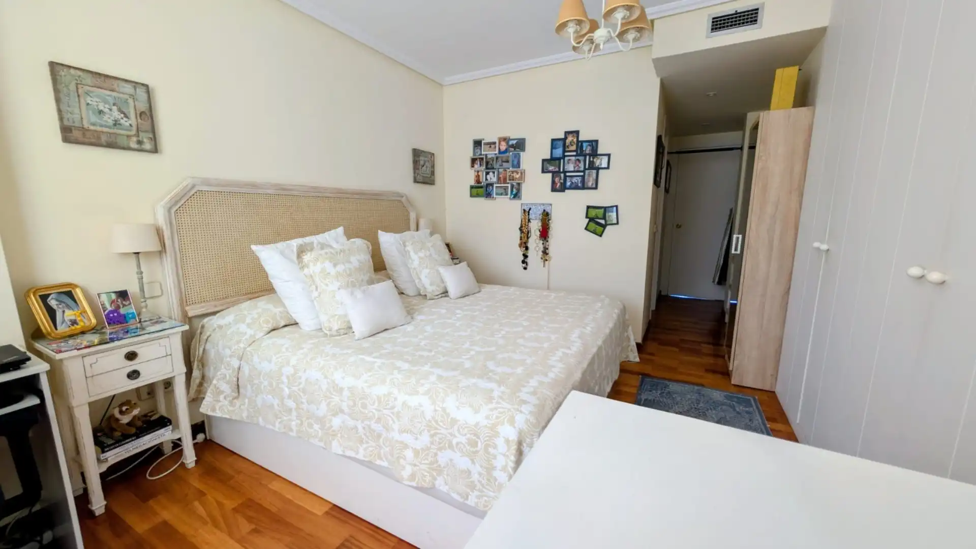 Flat for sale in Calle de la Hiedra, 182, El Soto de la Moraleja Bedroom of Flat for sale in La Moraleja with Air Conditioner and Swimming Pool