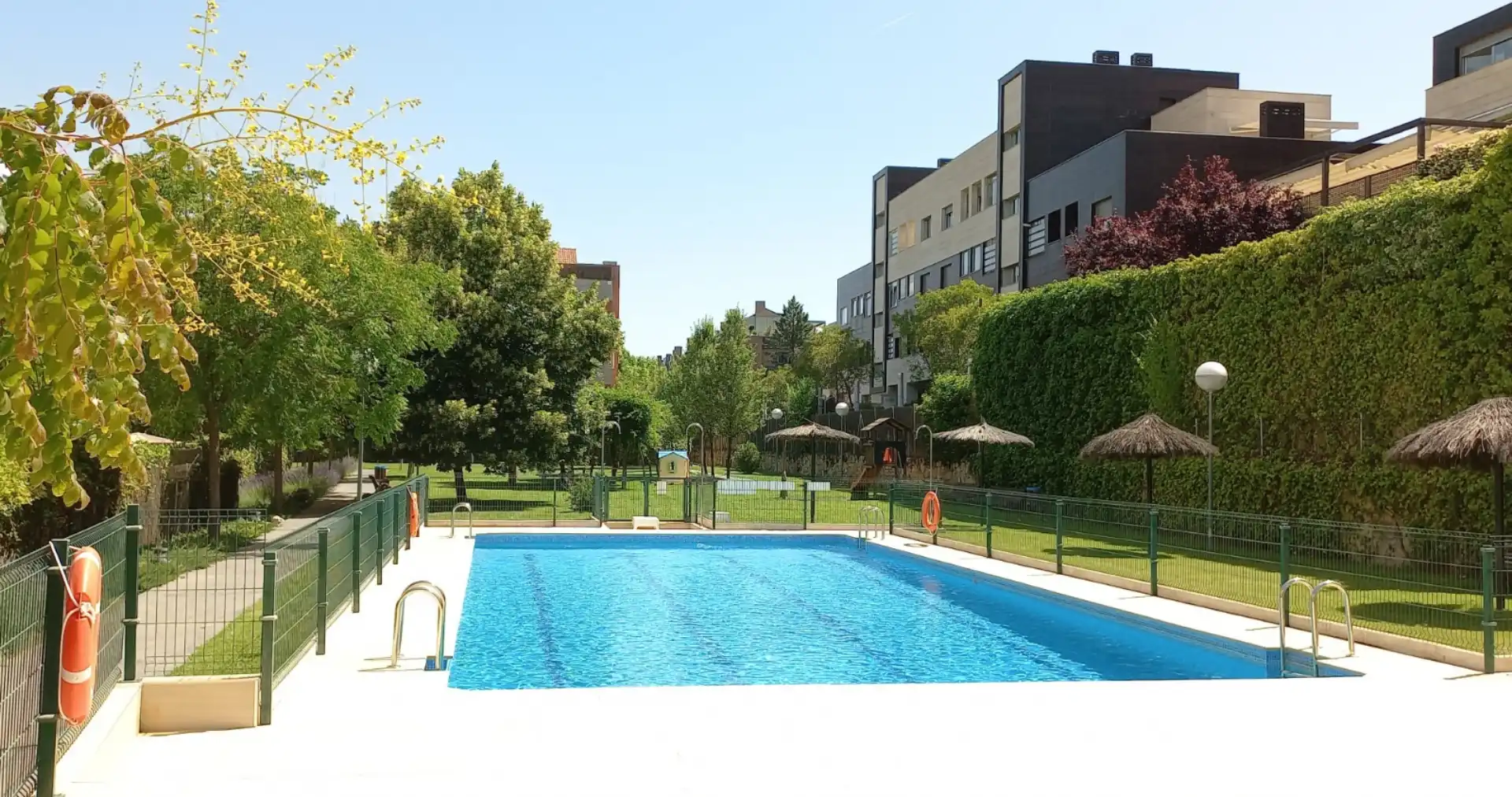 Flat for sale in Calle de la Hiedra, 182, El Soto de la Moraleja Swimming pool of Flat for sale in La Moraleja with Air Conditioner and Swimming Pool