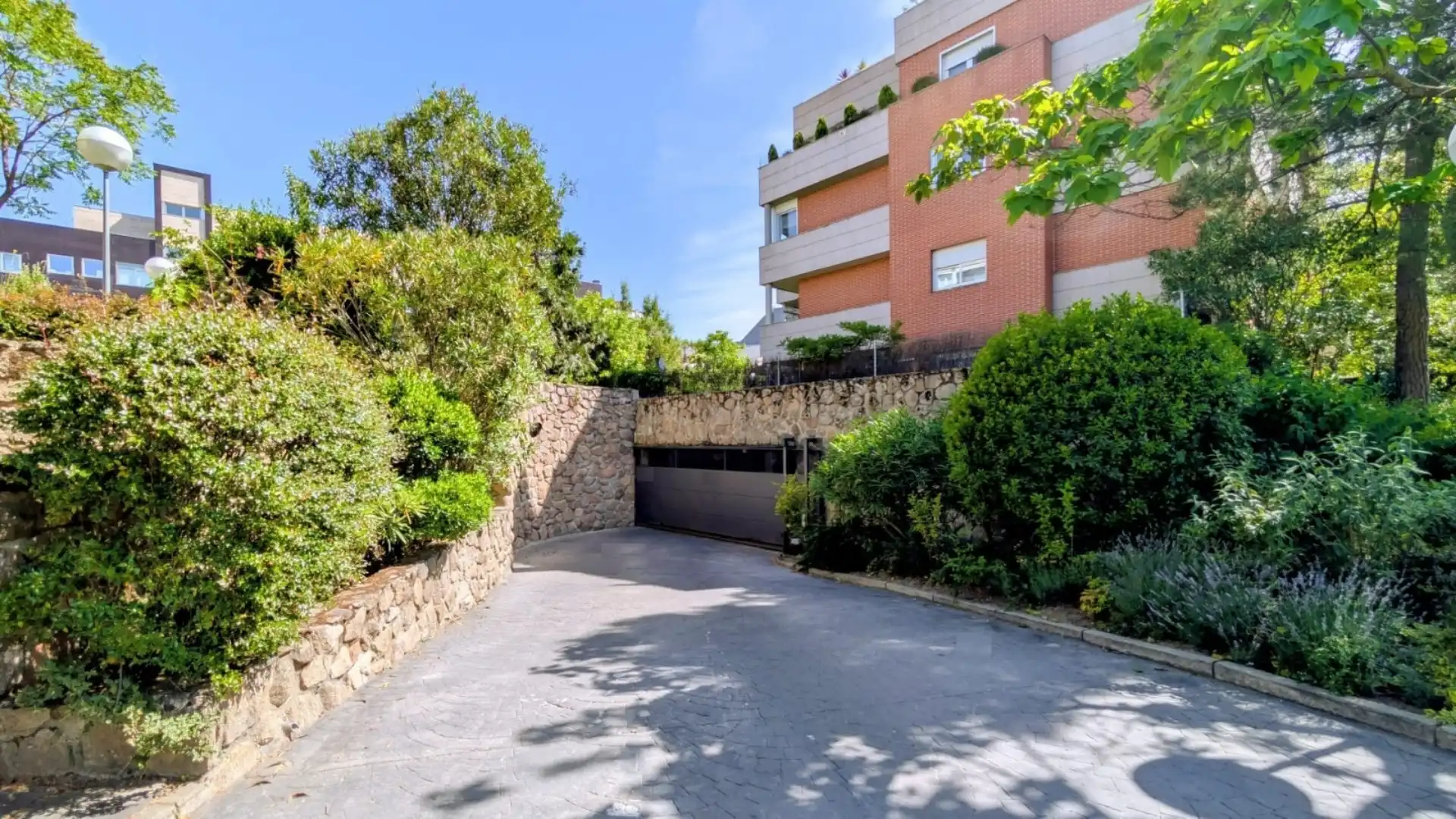 Flat for sale in Calle de la Hiedra, 182, El Soto de la Moraleja Exterior view of Flat for sale in La Moraleja with Air Conditioner and Swimming Pool
