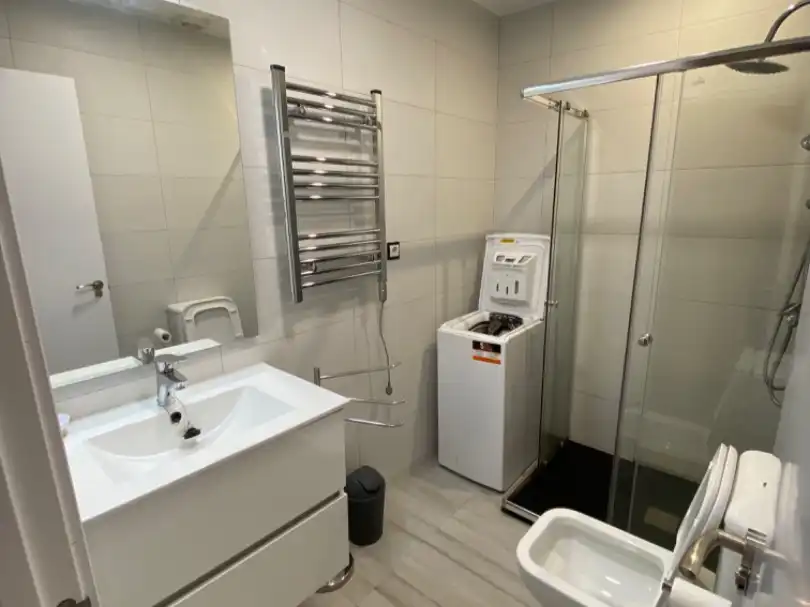 Baño de Apartamento de alquiler en  Madrid Capital con Aire acondicionado