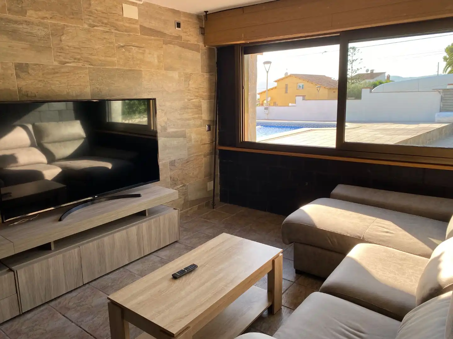 Sala d'estar de Casa o xalet de lloguer en El Vendrell amb Aire condicionat, Terrassa i Piscina