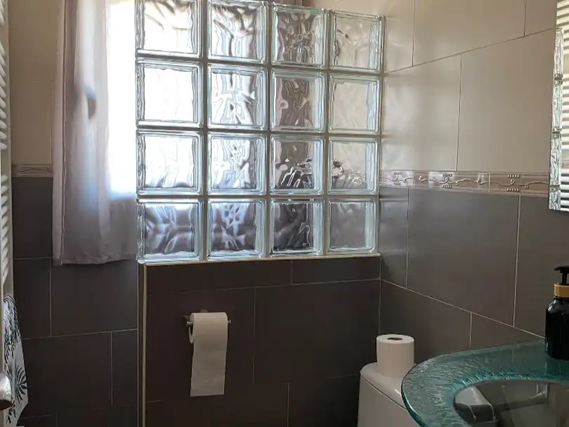 Bany de Casa o xalet de lloguer en El Vendrell amb Aire condicionat, Terrassa i Piscina