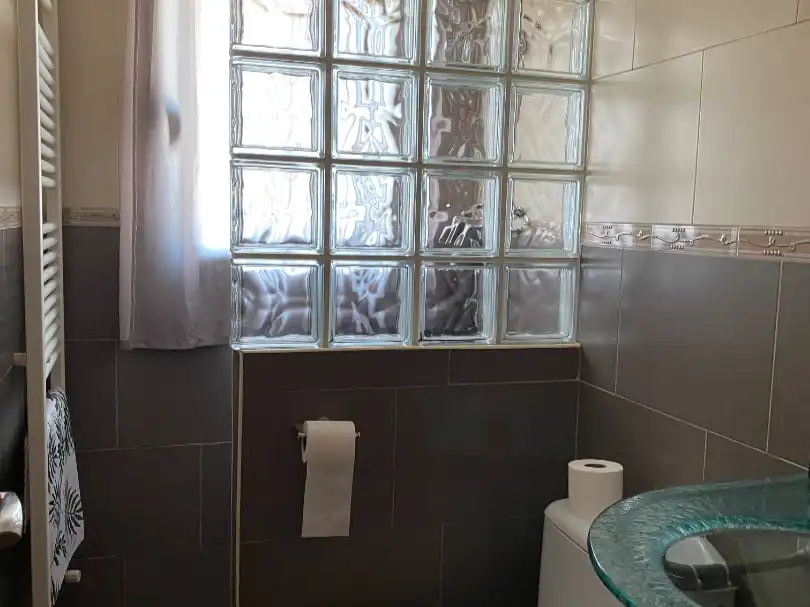 Bany de Casa o xalet de lloguer en El Vendrell amb Aire condicionat, Terrassa i Piscina